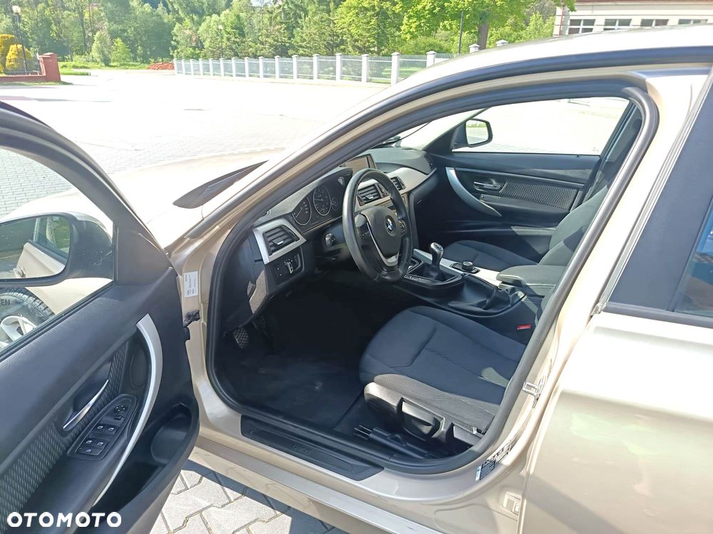 BMW Seria 3 318d xDrive - 6