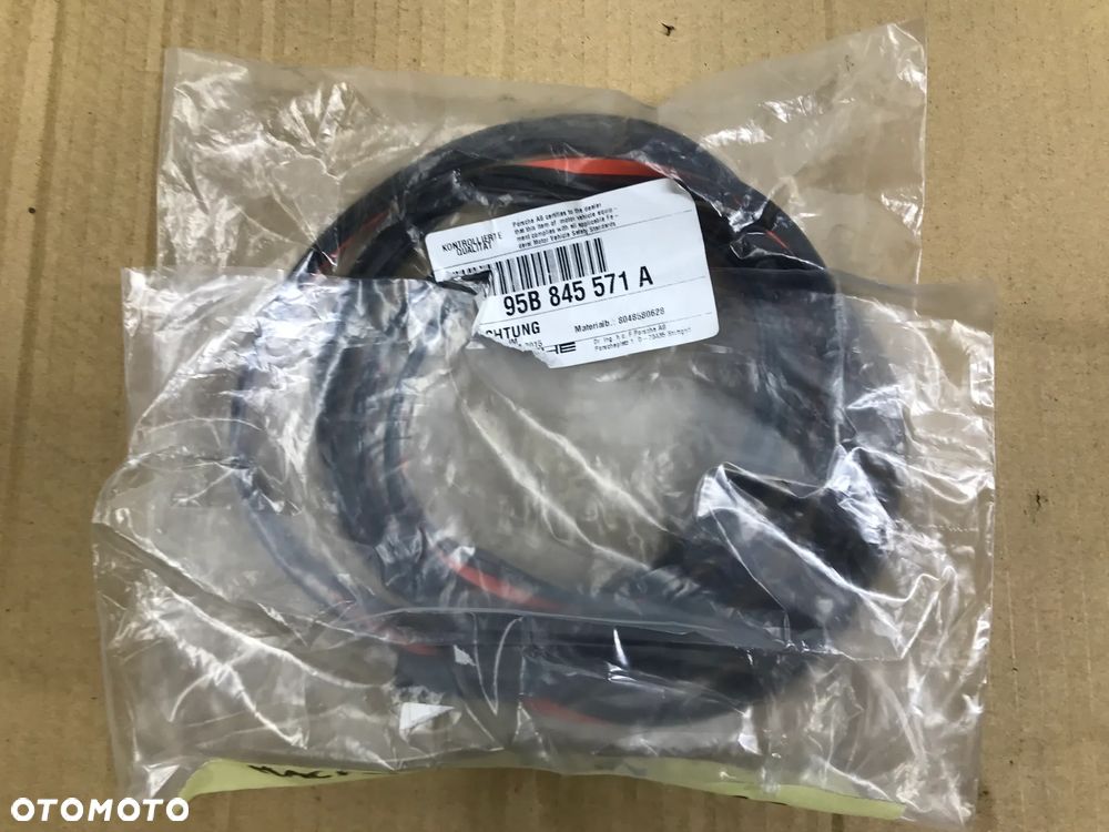 Uszczelka Porsche macan guma szyby bagażnika 95b845571a - 4