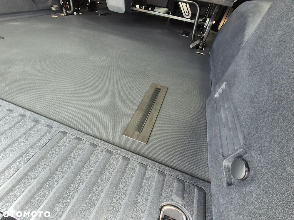 Volkswagen Transporter Kombi L2H1 M1 4Motion - 12