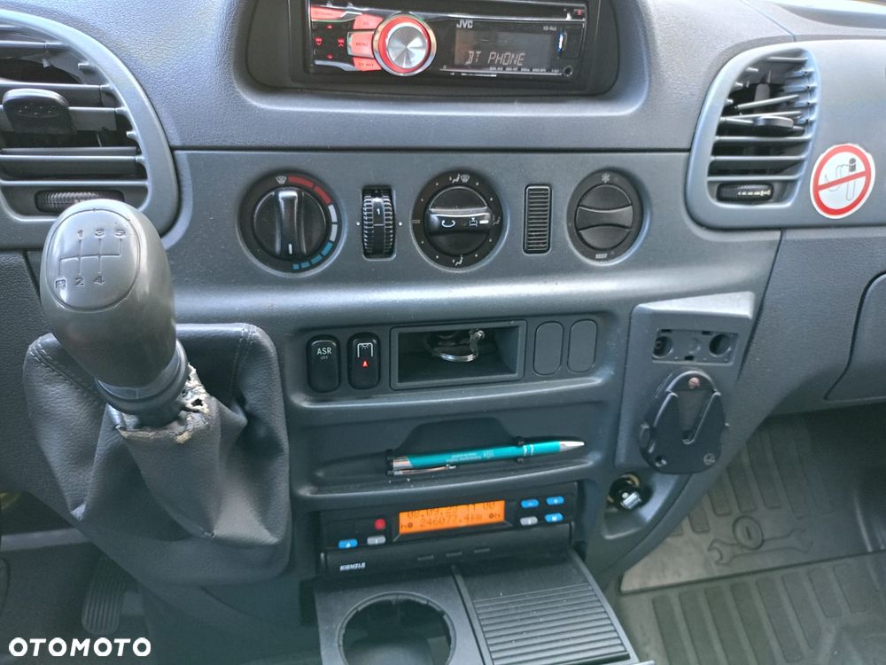 Mercedes-Benz sprinter - 32