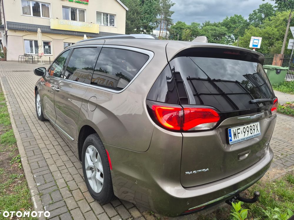 Chrysler Pacifica - 5