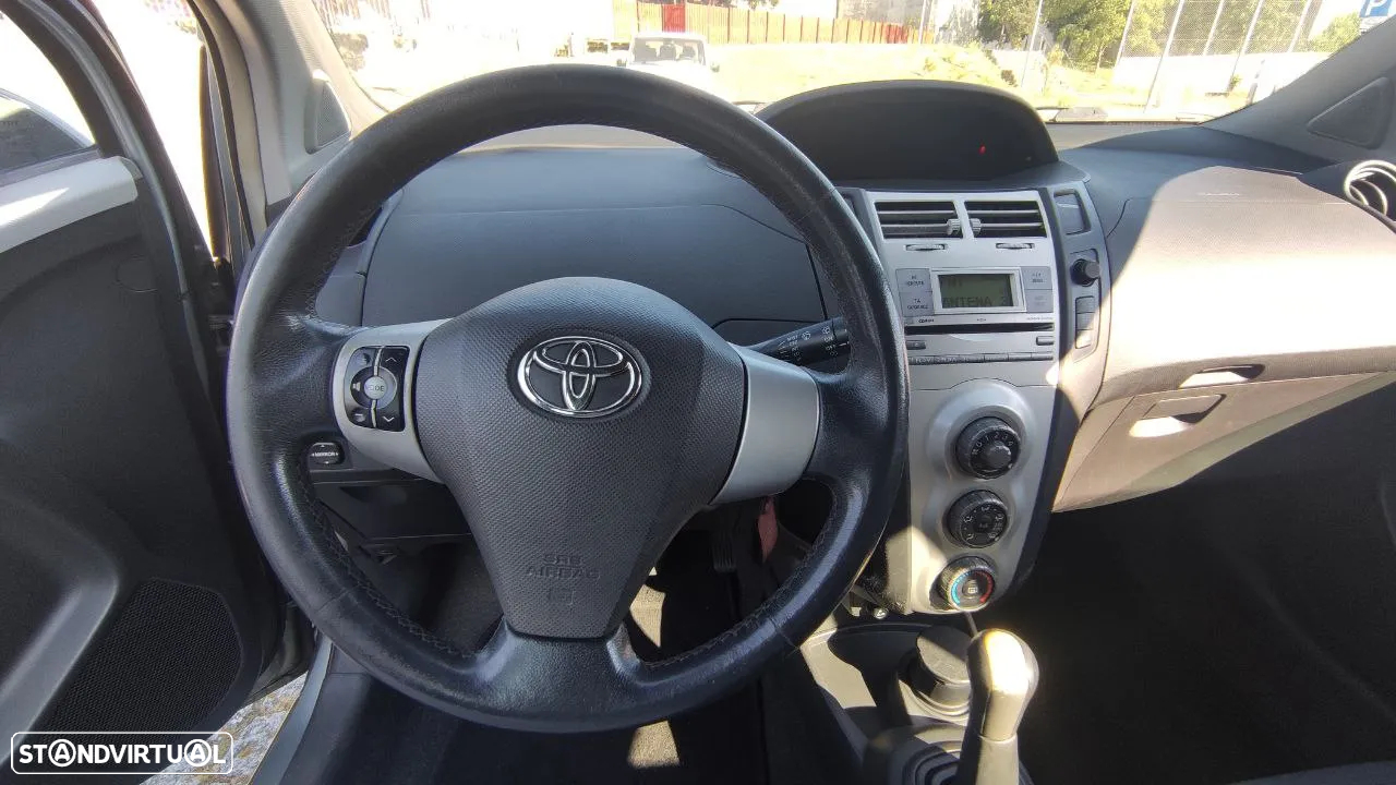 Toyota Yaris - 22