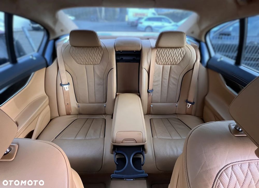 BMW Seria 7 740d xDrive - 29