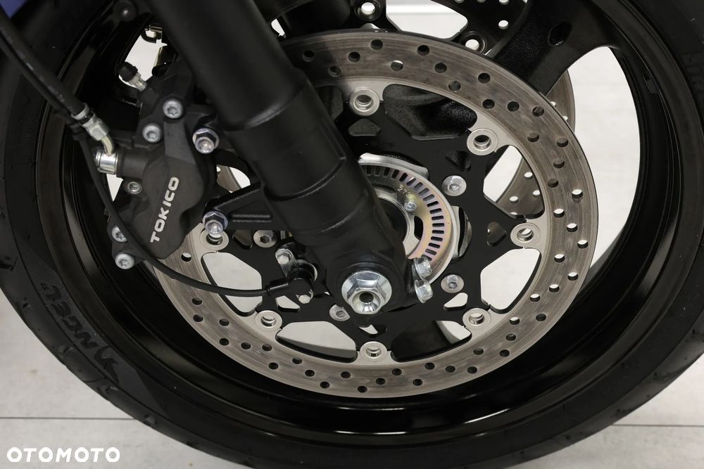 Suzuki GSX - 27