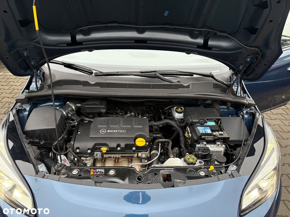 Opel Corsa 1.4 16V Cosmo - 10