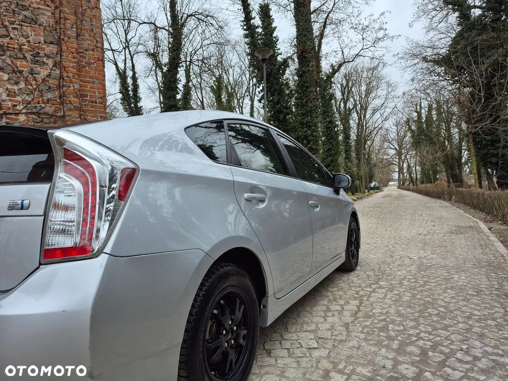 Toyota Prius Hybrid Executive - 12