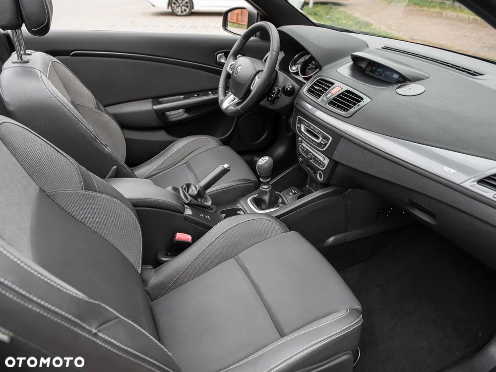 Renault Megane TCe 180 GT - 23