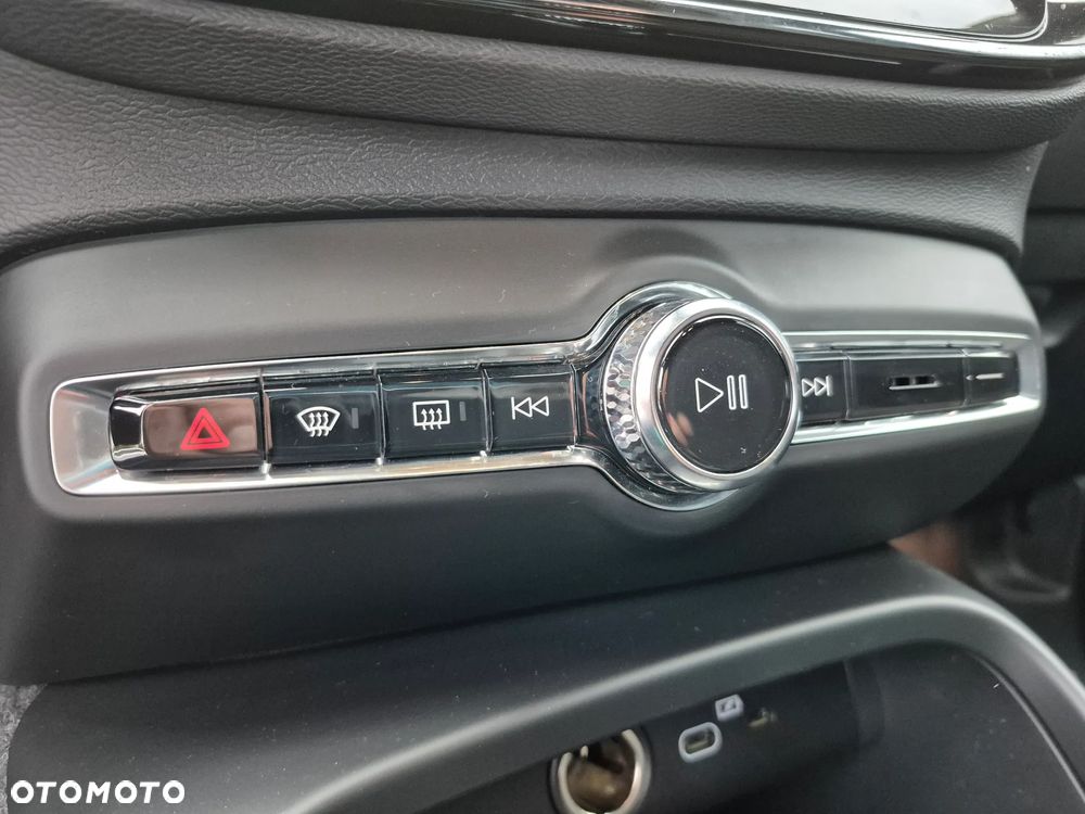Volvo XC 40 Recharge 82 kWh Single M Extended Range RWD Core - 16