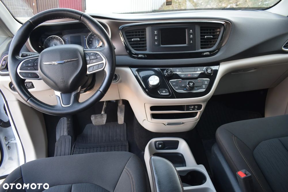 Chrysler Pacifica - 9