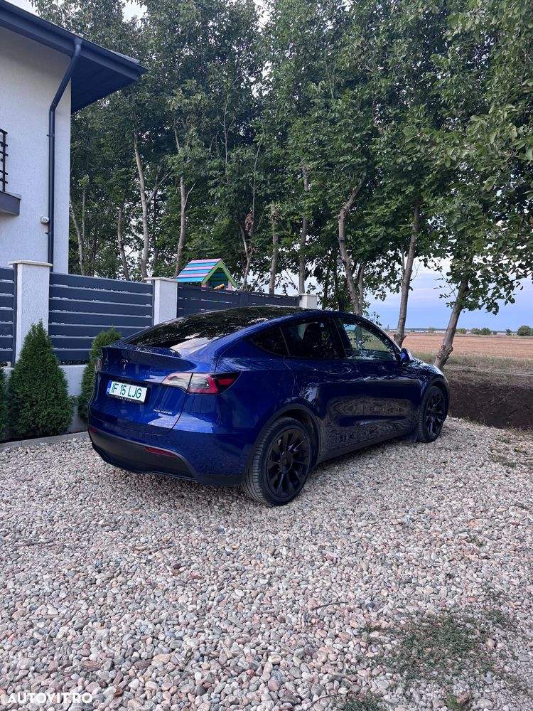 Tesla Model Y - 17