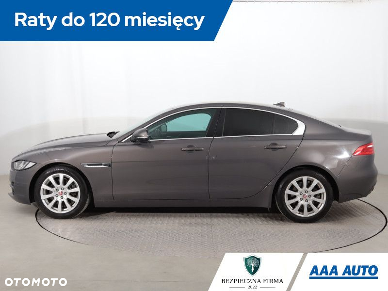 Jaguar XE - 3