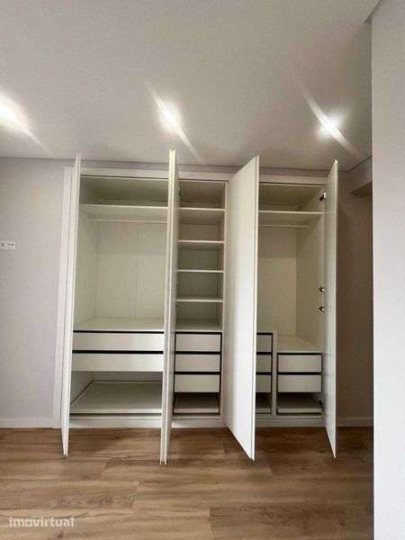 Vende-se Apartamento T3 em Alverca do Ribatejo Totalmente Remodelado - Grande imagem: 3/12