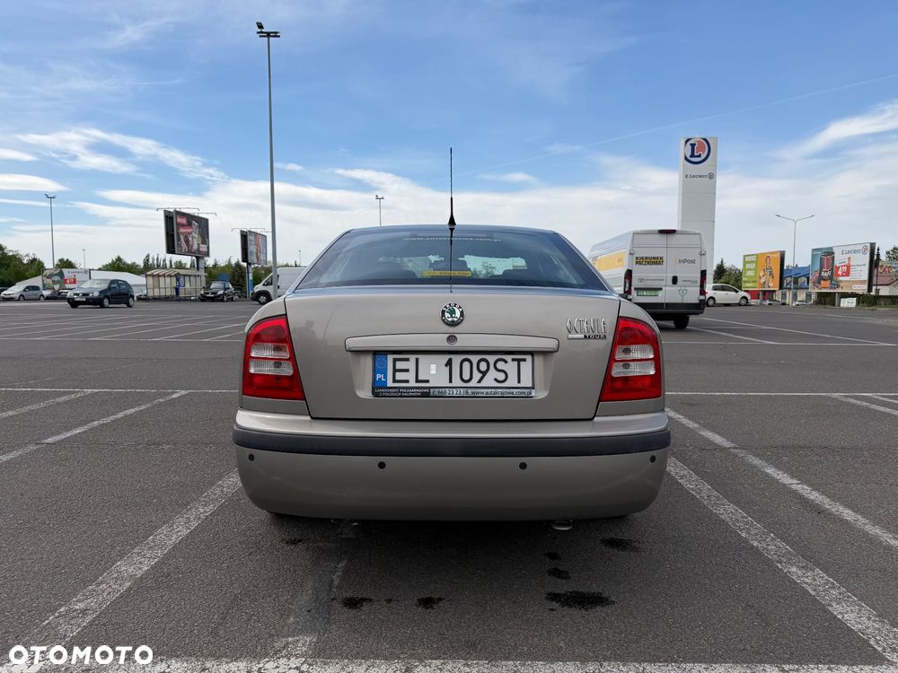 Skoda Octavia 1.6 Tour - 6