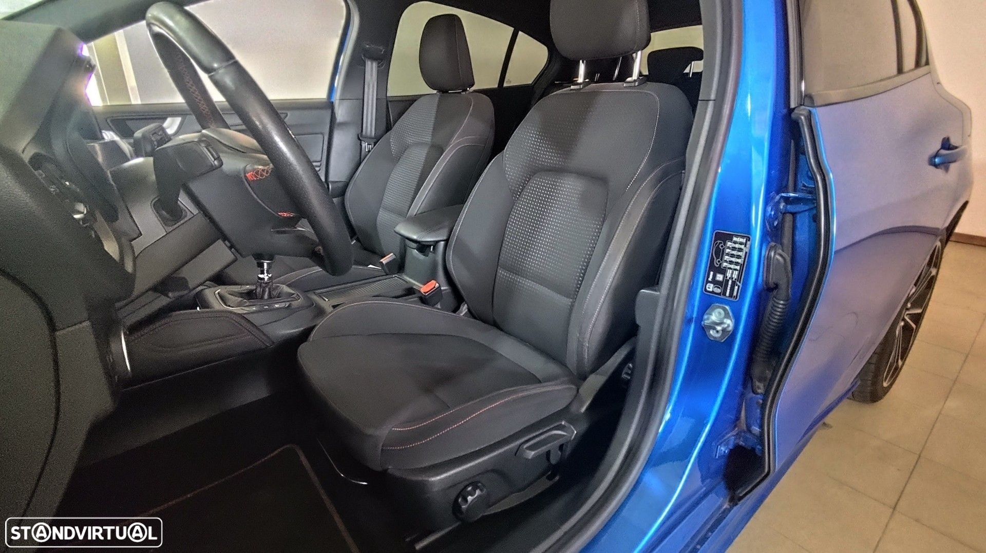 Ford Focus 1.0 EcoBoost MHEV ST-Line X - 11