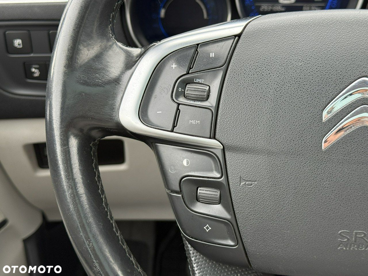 Citroën C4 e-HDi 110 Exclusive - 24