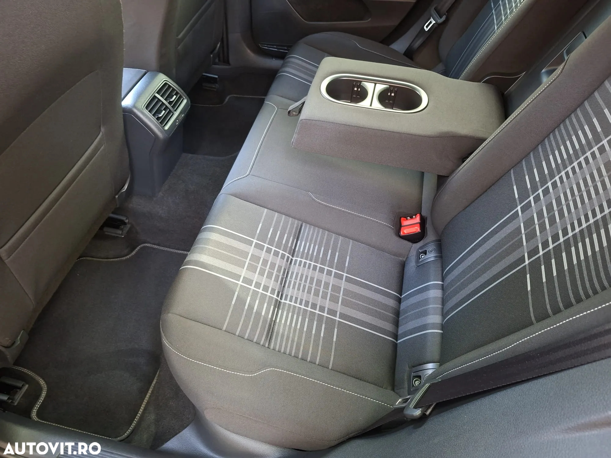 Volkswagen Golf 2.0 TDI BlueMotion Technology Lounge - 10