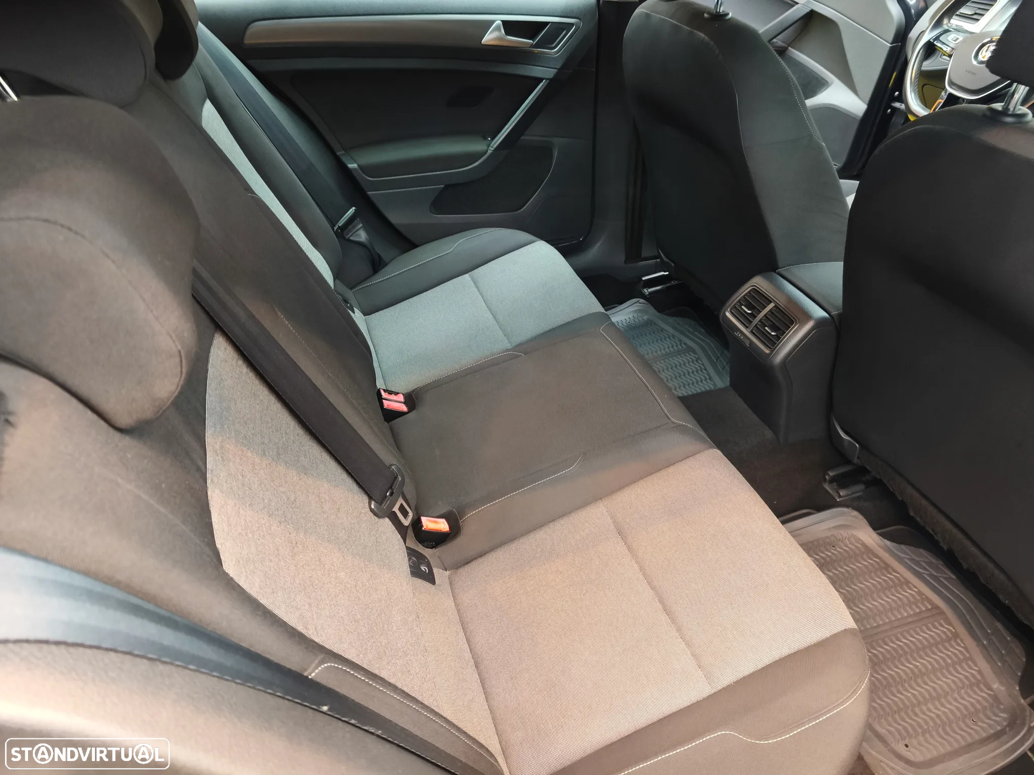 VW Golf Variant 1.6 TDi Highline - 21