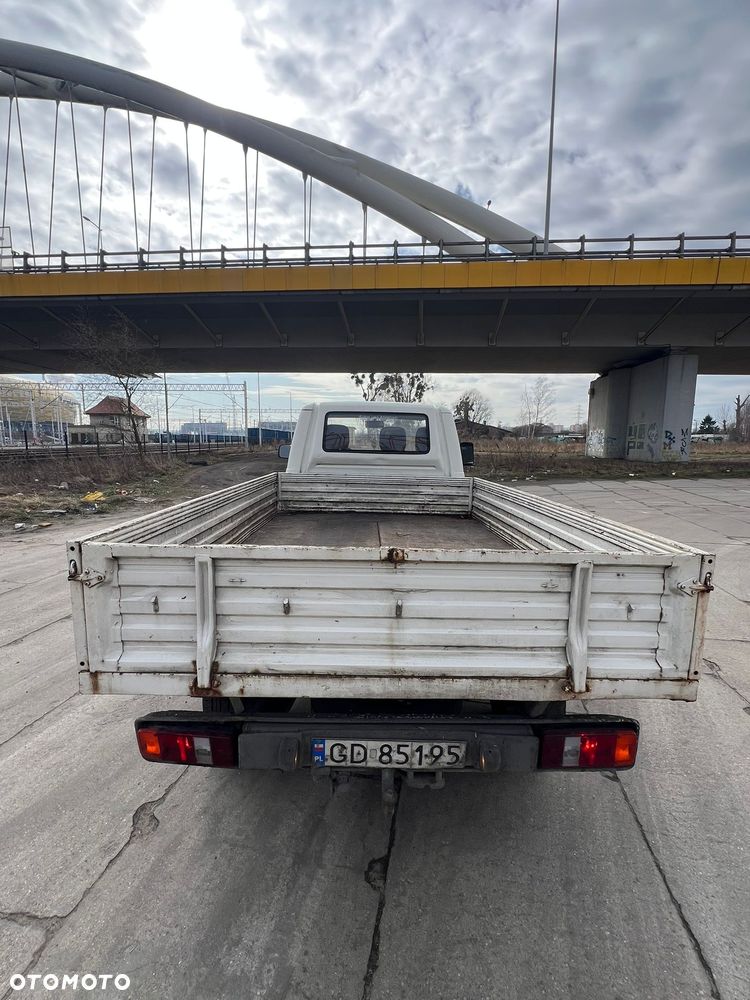 Volkswagen Transporter T4, rocznik 1995, wersja z długą skrzynią 2,9 m x 1,85 m, kabina 3-osobowa. - 7