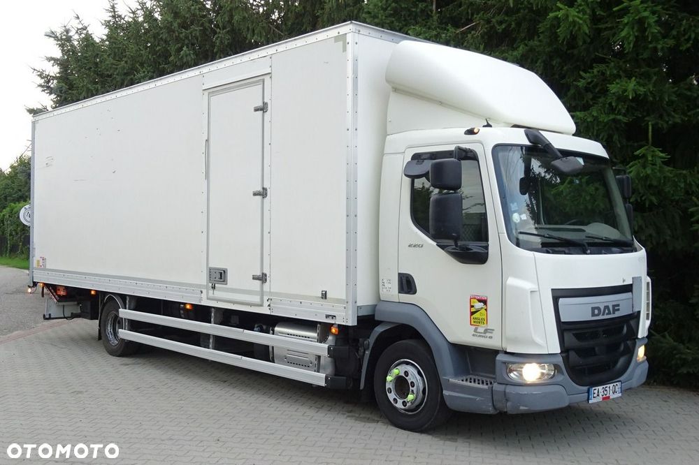 DAF LF 220 Euro 6 kontener 18p winda sprowadzony książka - 24
