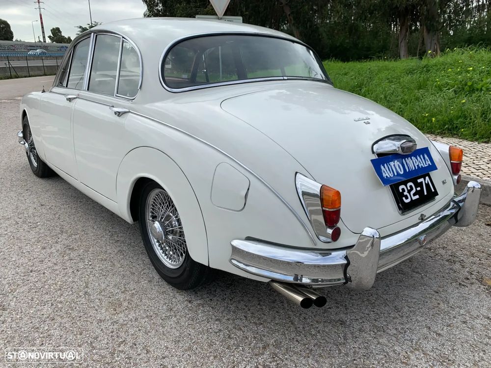 Jaguar MK II - 10