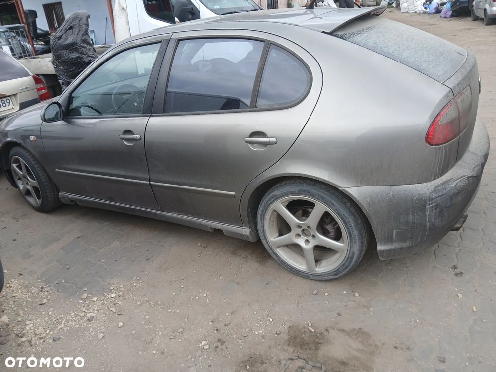 Seat Leon Cupra FR LS7U maska pokrywa silnika klapa bagażnika zderzak lampa reflektor pas przedni stop lampy halogeny przeciwmgłowe odblaski grill atrapa znaczek błotnik - 5
