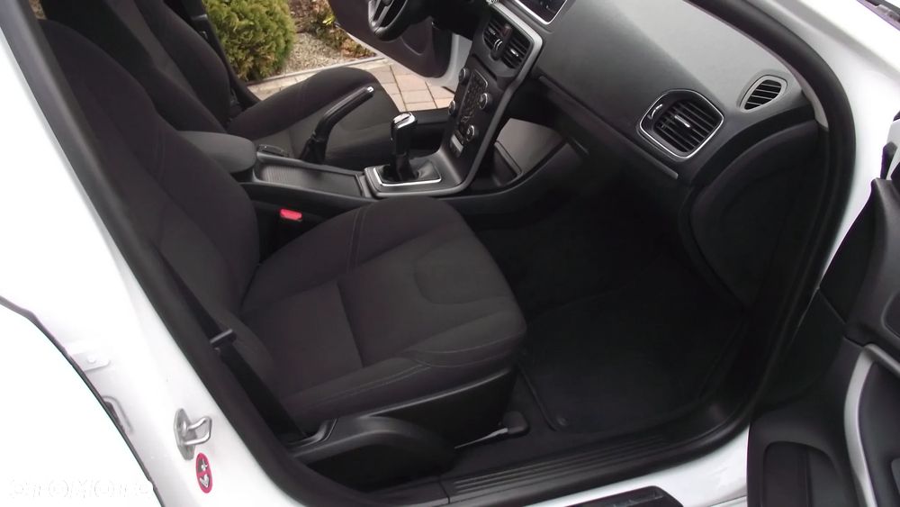 Volvo V40 T2 Kinetic - 34