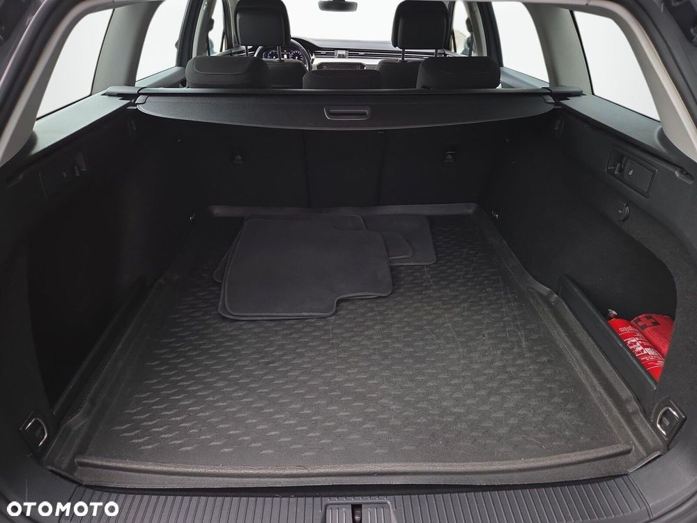 Volkswagen Passat Variant 2.0 TDI EVO Essence DSG - 24