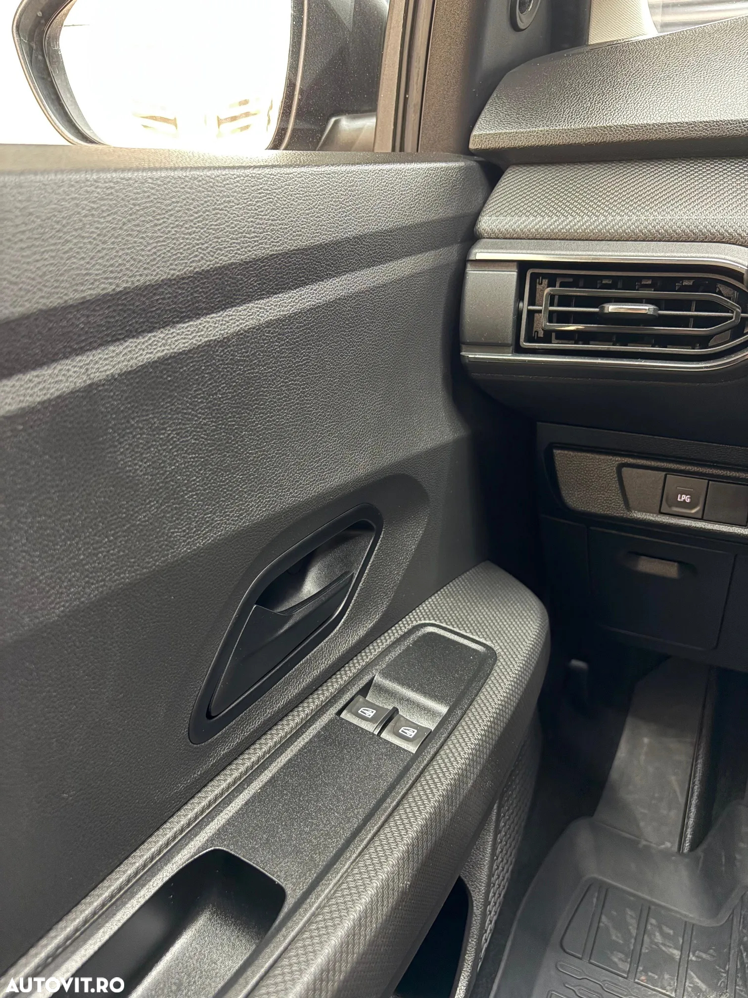 Dacia Logan TCe 90 Essential - 19