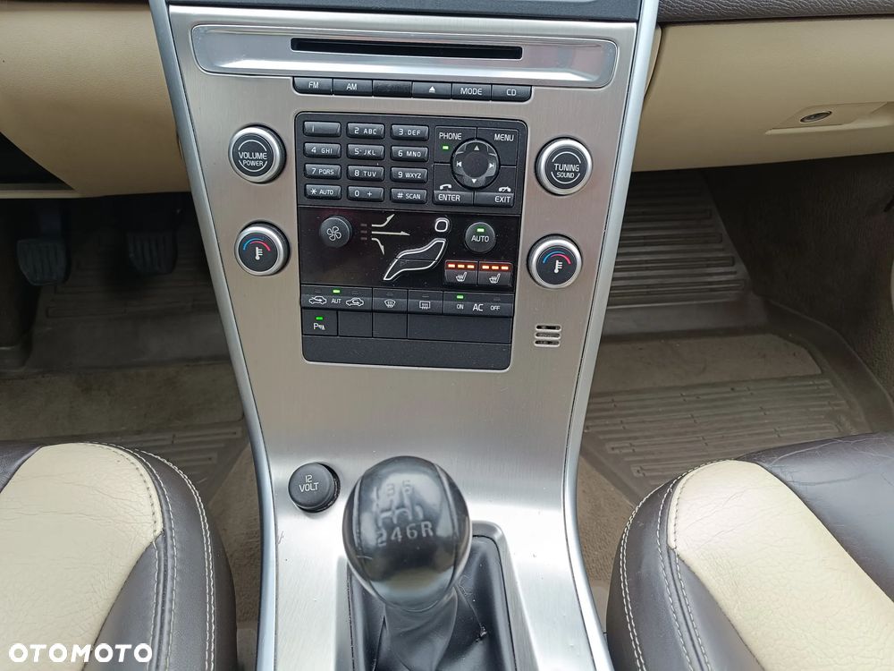 Volvo XC 60 DRIVe R Design - 24