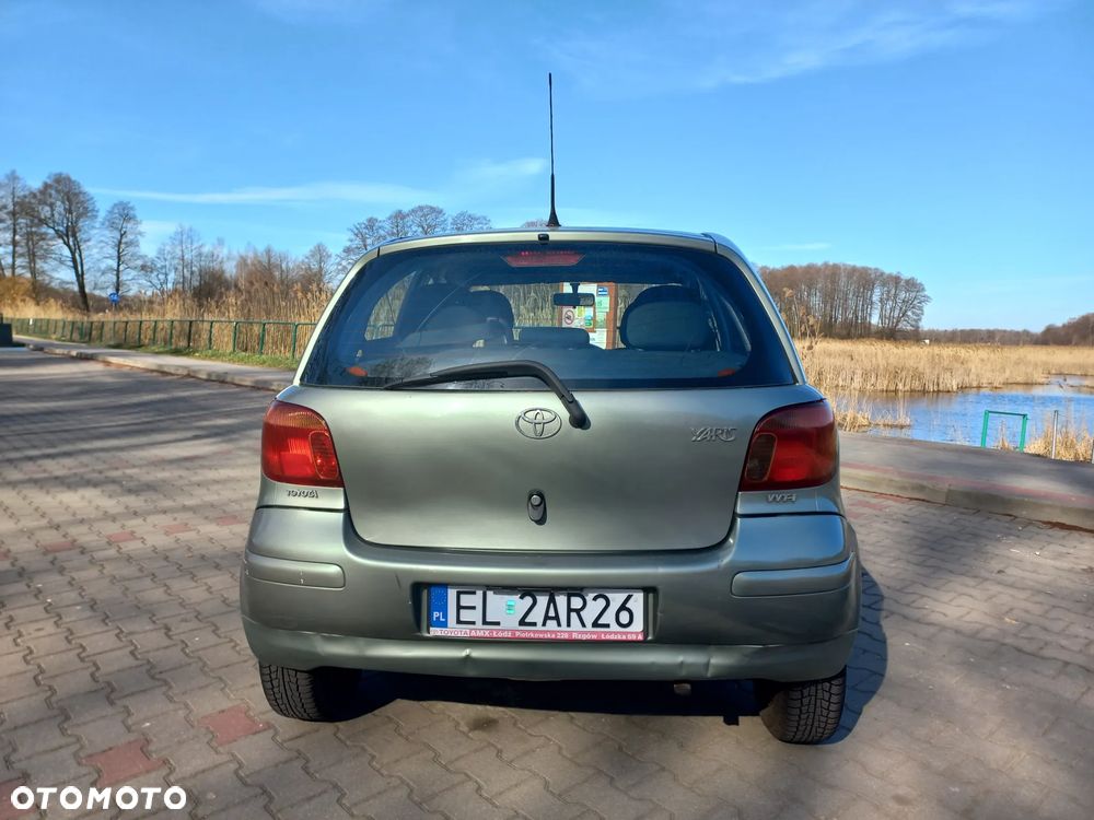 Toyota Yaris 1.0 Base - 5