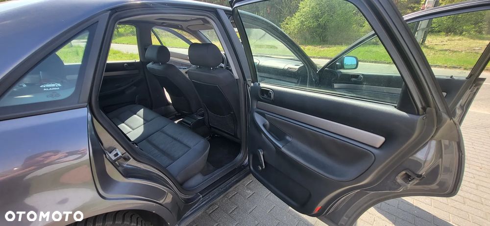 Audi A4 Limousine 1.8 - 12