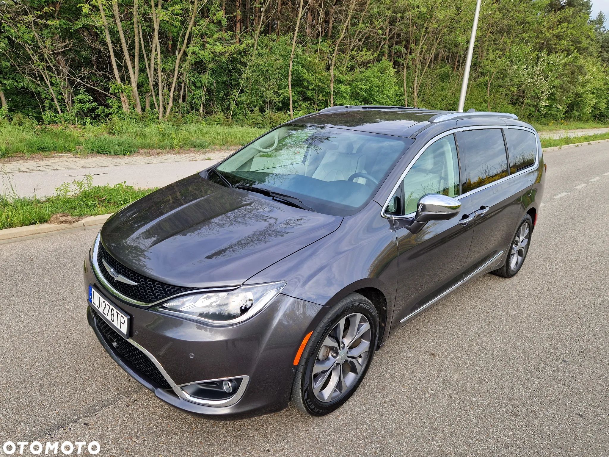 Chrysler Pacifica - 1