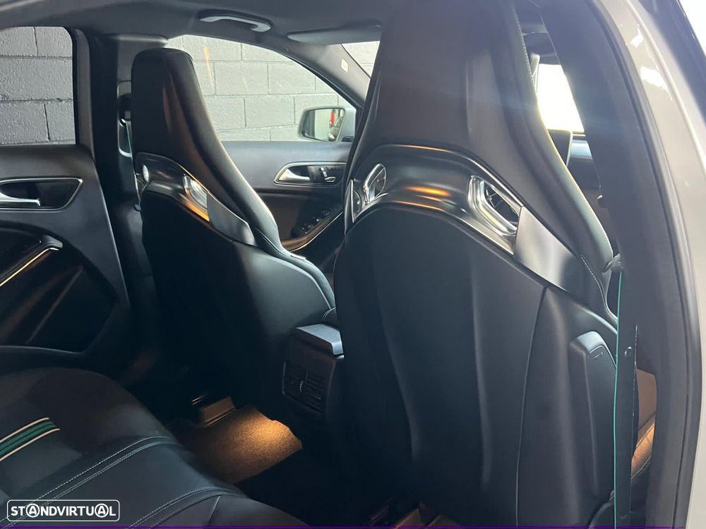 Mercedes-Benz A 45 AMG 4Matic Speedshift 7G-DCT PETRONAS 2015 World Champion Edition - 17