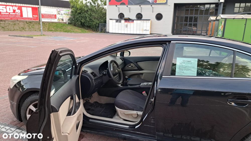 Toyota Avensis 2.0 D-4D 2010 - 14