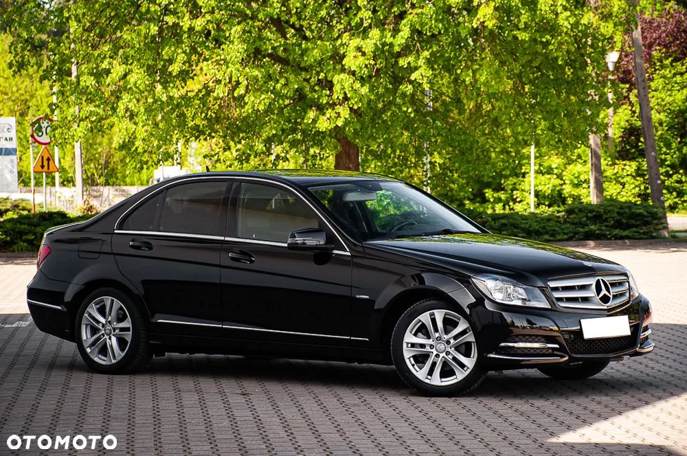 Mercedes-Benz Klasa C 180 T BlueEFFICIENCY Avantgarde - 4