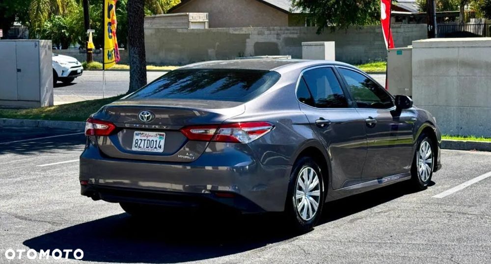Toyota Camry Luxury - 4