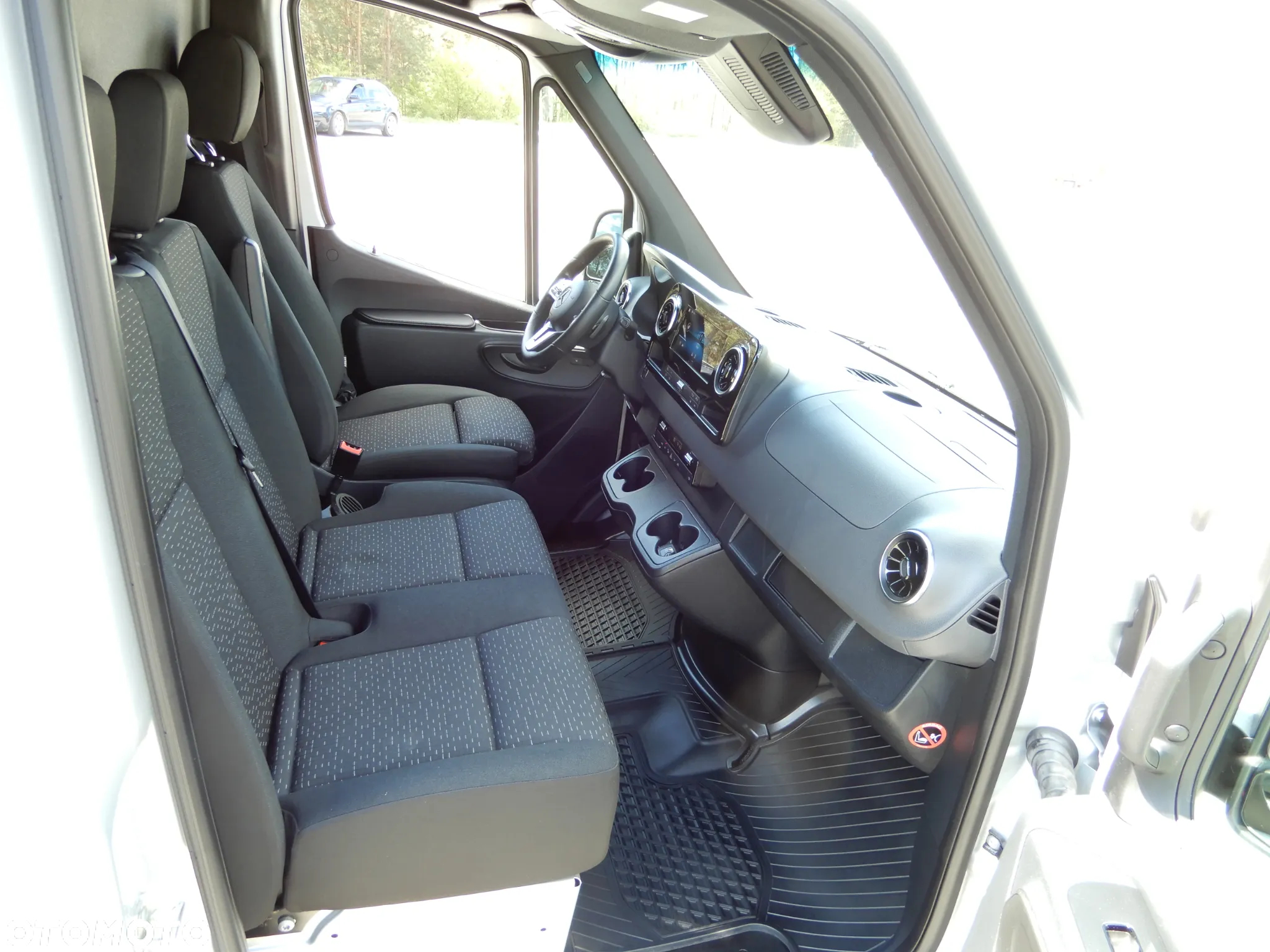 Mercedes-Benz Sprinter 319 CDI V6 3.0 CDI 190 KM 7G-Tronic Plus LONG Max 907 Furgon Blaszak Rozstaw Osi 4325 mm Full Opcja Stan Jak Nowy - 26