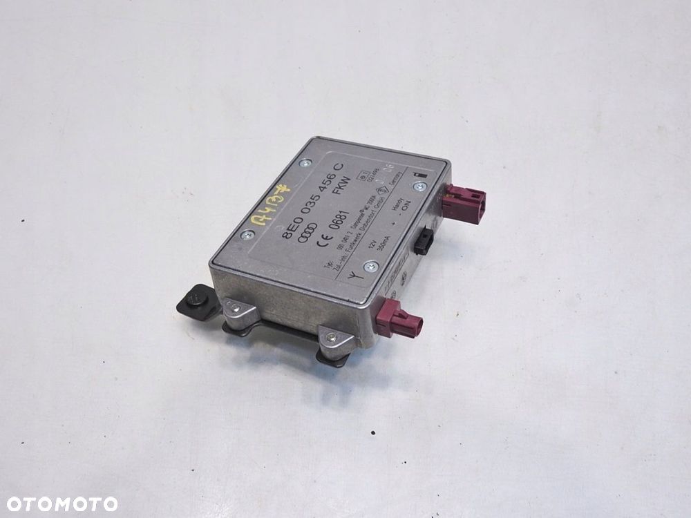 WZMACNIACZ ANTENY AUDI A4 B7 8E0035456C - 8
