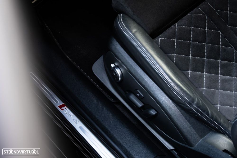 Audi RS4 Avant - 37