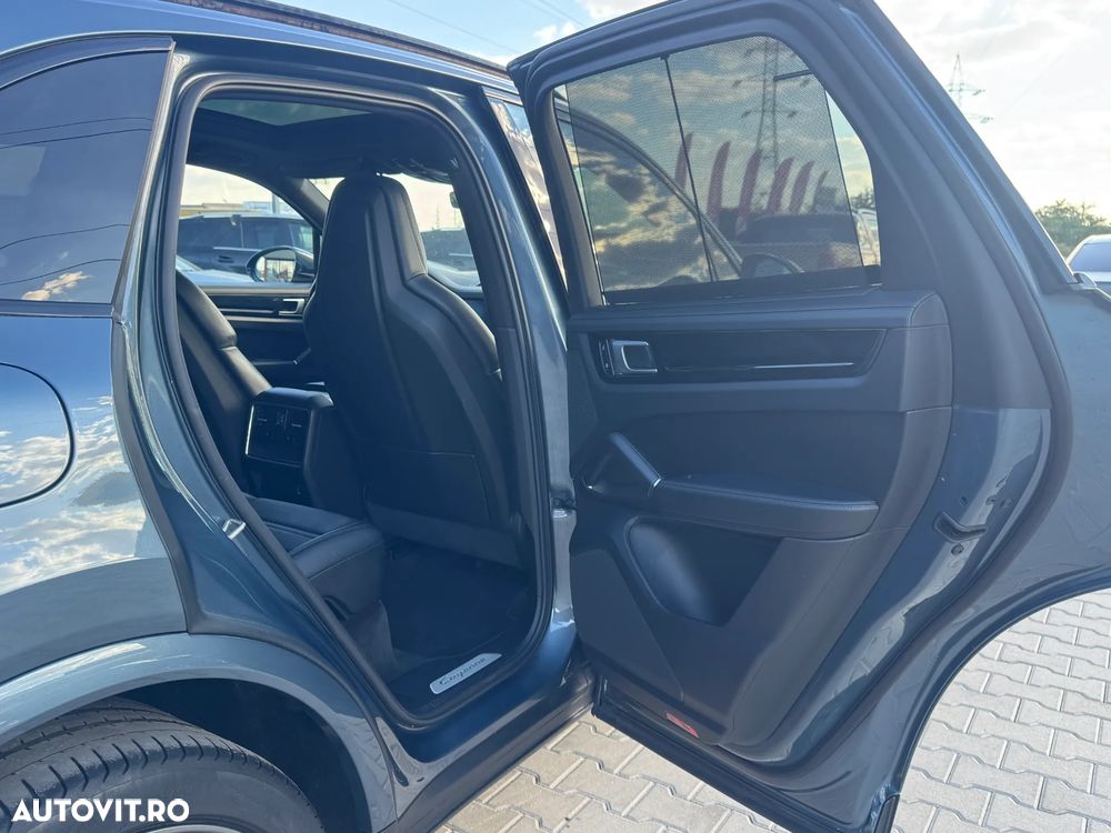 Porsche Cayenne - 18