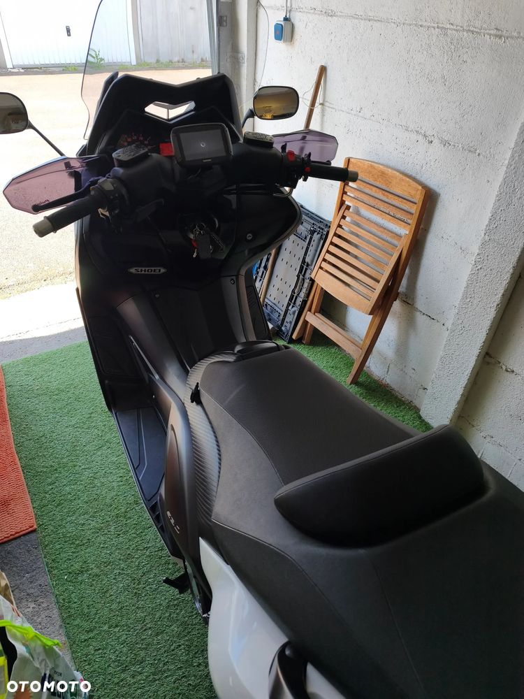 Yamaha Tmax - 12