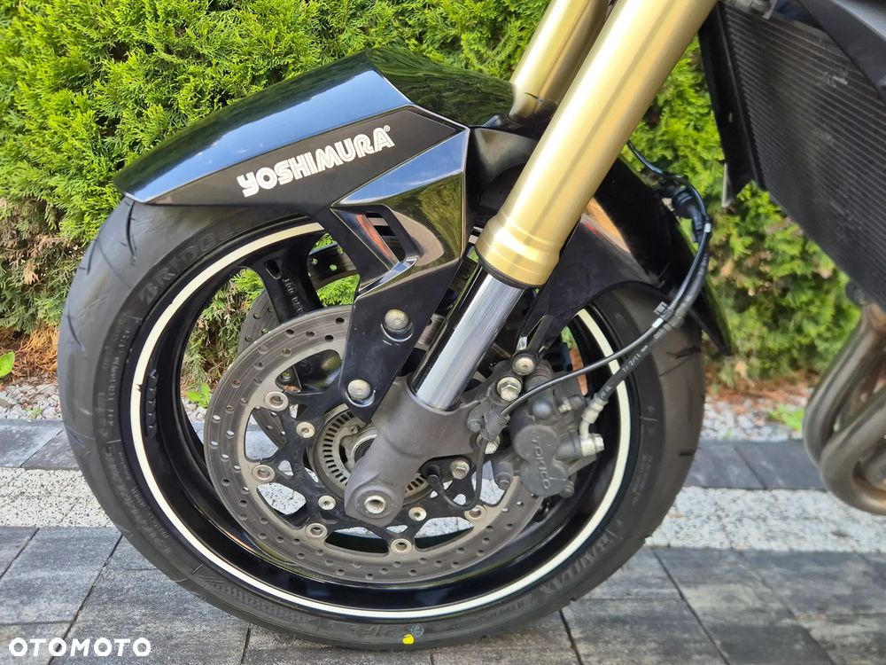 Suzuki GSR - 11