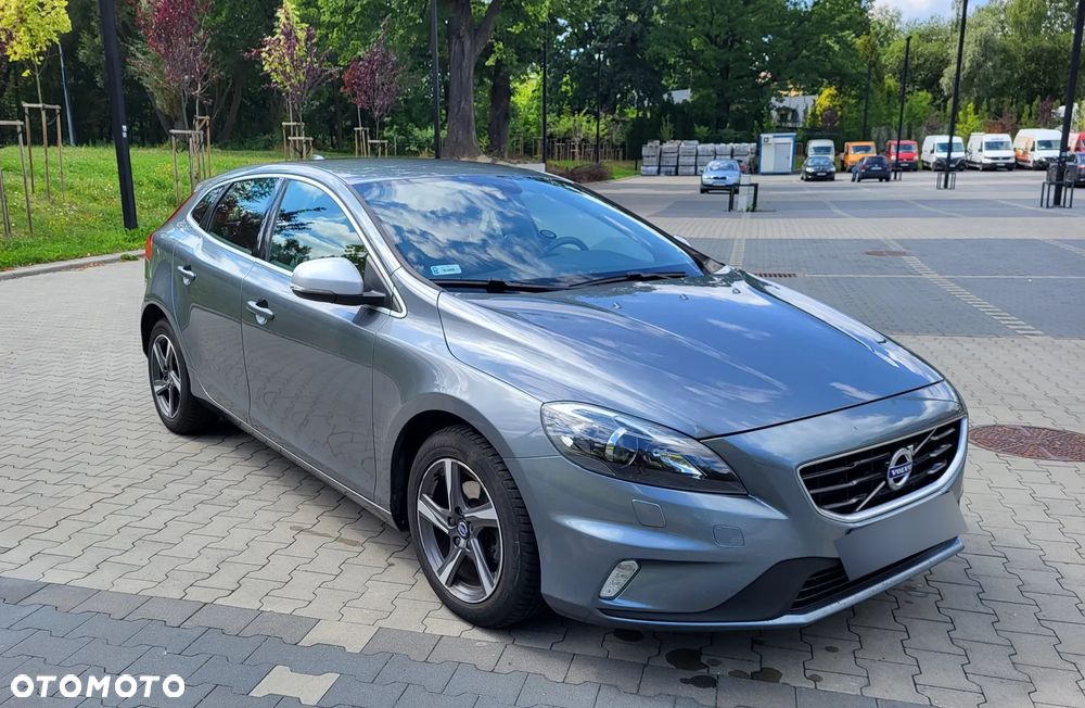 Volvo V40 D2 Drive-E R-Design Momentum - 1