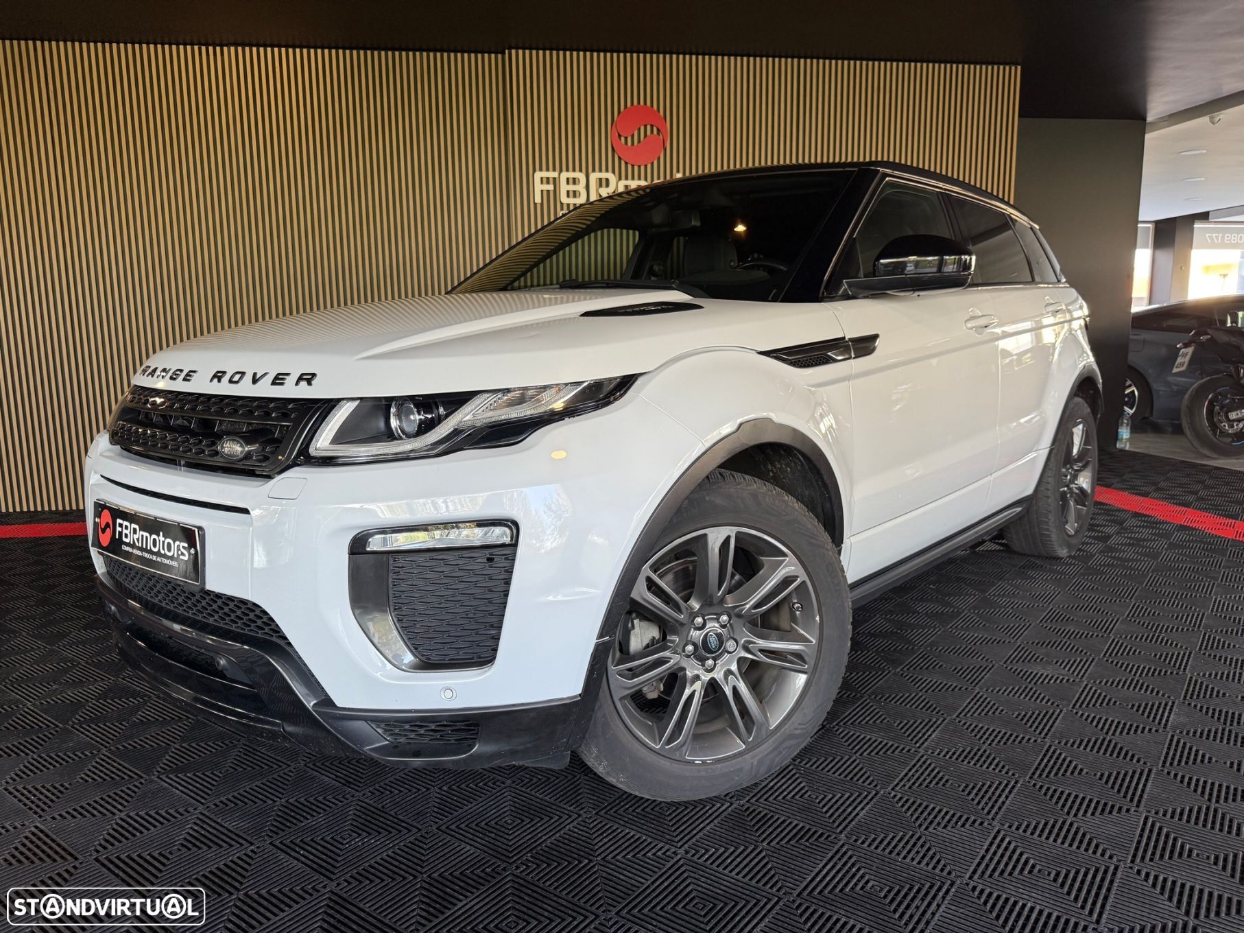 Land Rover Range Rover Evoque 2.0 TD4 SE Dynamic Auto - 1