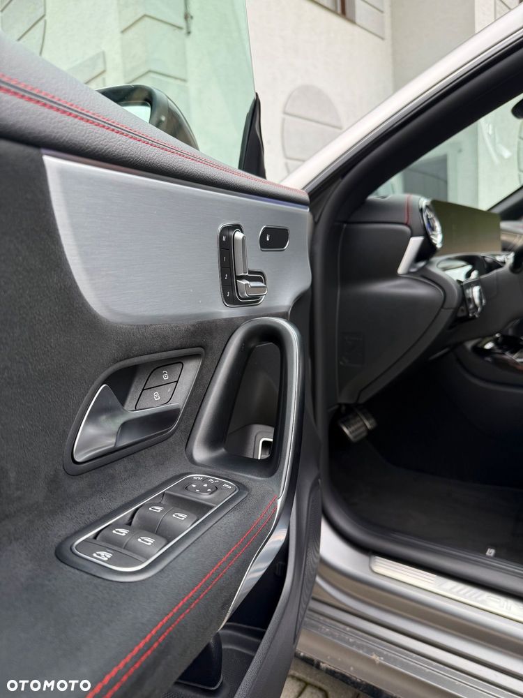 Mercedes-Benz CLA - 13