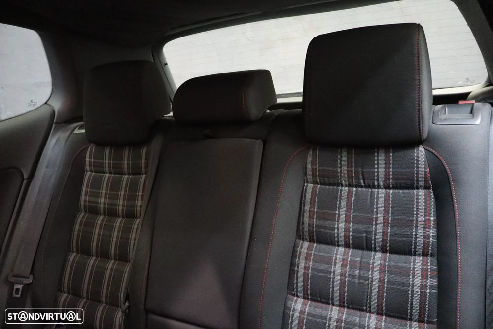 VW Golf - 31