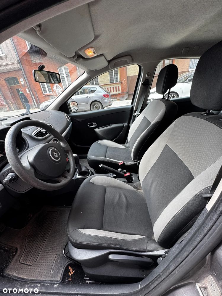 Renault Clio - 6