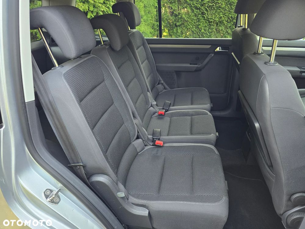 Volkswagen Touran - 16