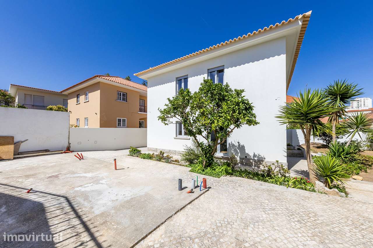 Moradia de Charme Reabilitada no centro da Parede com 434m² de Terreno - Grande imagem: 4/53