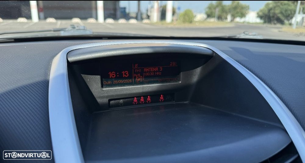 Peugeot 207 1.4 16V SE Millesim 200 Anos - 10